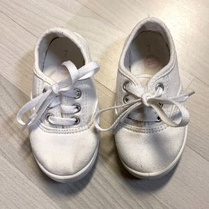 Toddler Girl size 7 White Skippy Sneakers